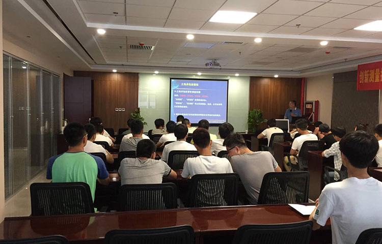 The company organizes internal land contract management rights level training